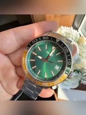 Fossil BQ2506 green dial bracelet watch detail