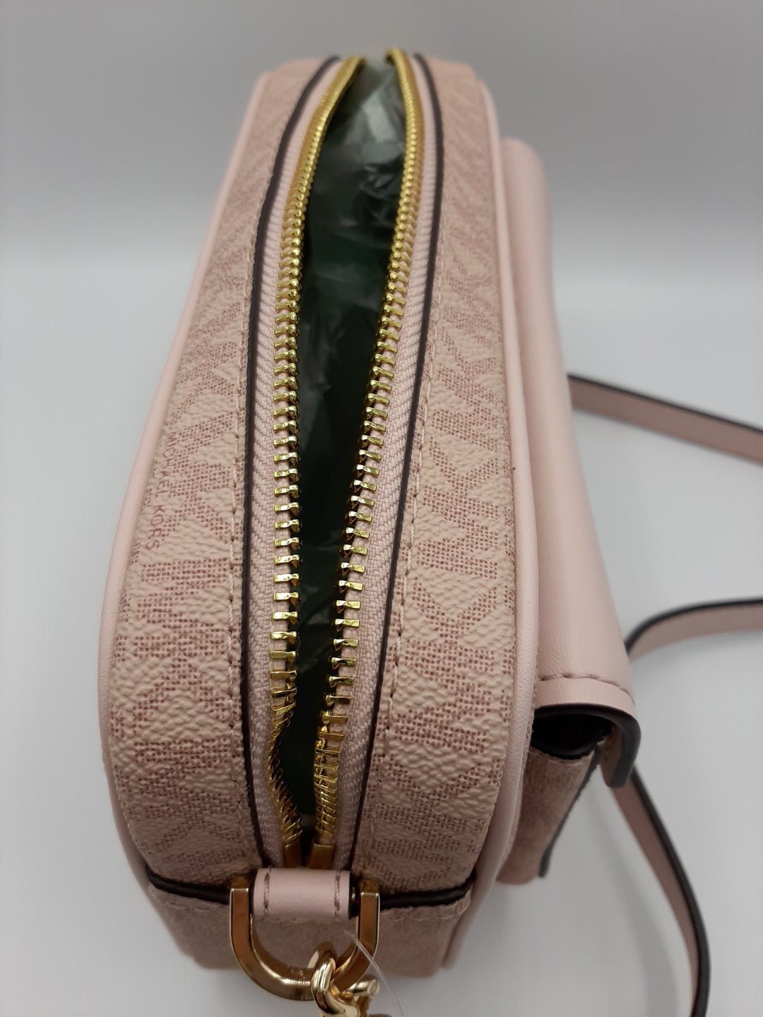 Michael Kors Jet Set Travel MD Pocket Camera Crossbody Bag Signature/PWD Blsh Multi