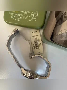 Fossil BQ2506 green dial bracelet watch detail