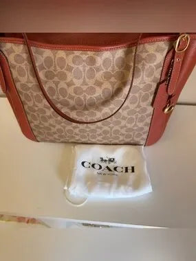 Coach C8354 Alana signature canvas tote detail