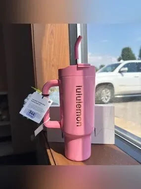 lululemon pink 40 oz insulated tumbler detail