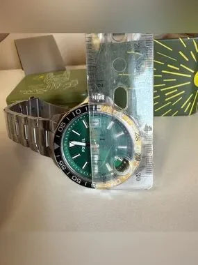 Fossil BQ2506 green dial bracelet watch detail