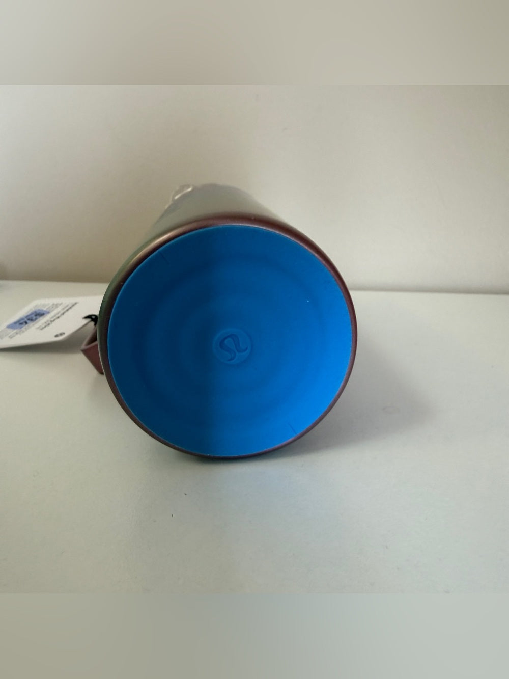 lululemon 20 oz multicolor gradient insulated mug detail