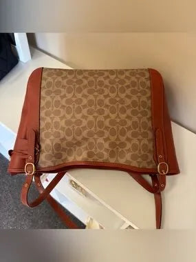Coach C8354 Alana signature canvas tote detail