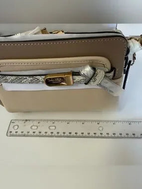Coach C5371 Tate 18 crossbody bag detail