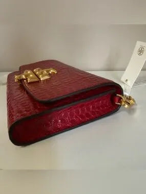 Tory Burch 77037 Eleanor embossed clutch detail