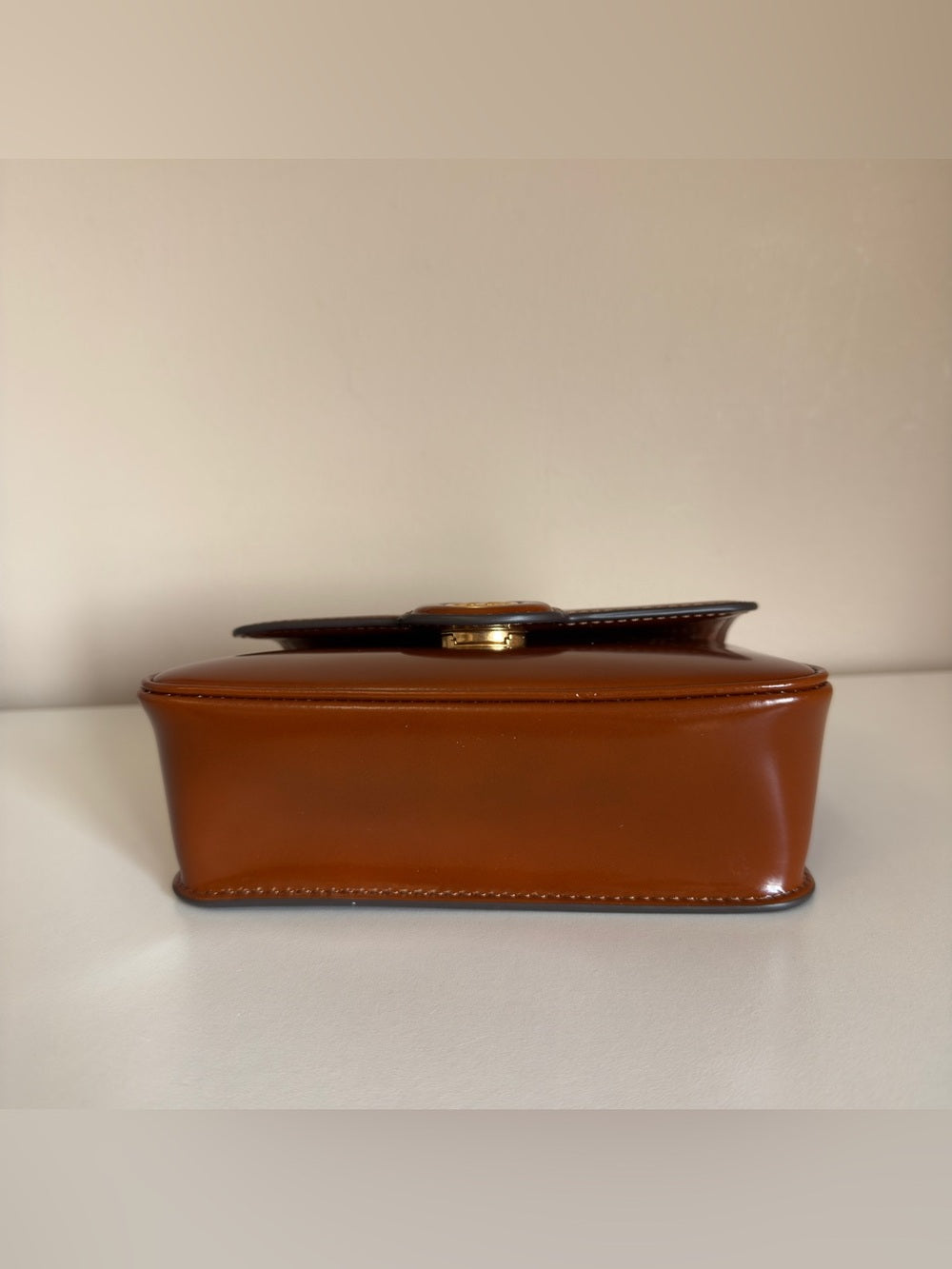 Tory Burch Robinson small brown top handle bag detail