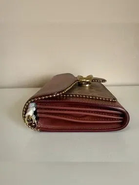 Coach 6909 burgundy and tan colorblock chain crossbody bag detail