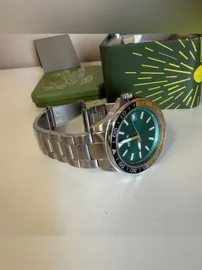 Fossil BQ2506 green dial bracelet watch detail