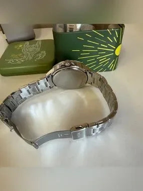 Fossil BQ2506 green dial bracelet watch detail