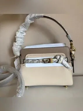 Coach C5371 Tate 18 crossbody bag detail
