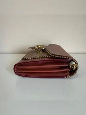 Coach 6909 burgundy and tan colorblock chain crossbody bag detail
