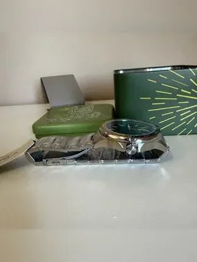 Fossil BQ2506 green dial bracelet watch detail