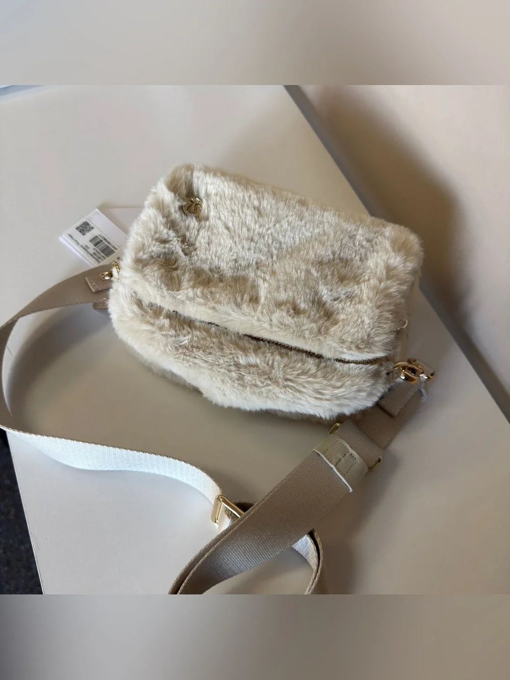 lululemon Everywhere plush fleece crossbody bag detail
