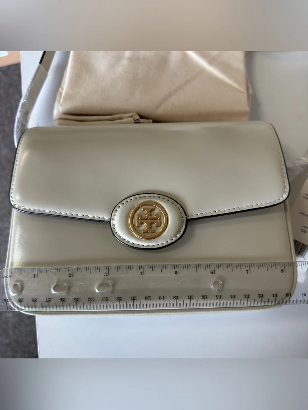 Tory Burch Robinson Spazzolato convertible shoulder bag detail
