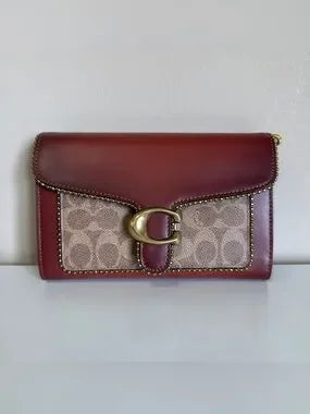 Coach 6909 burgundy and tan colorblock chain crossbody bag detail