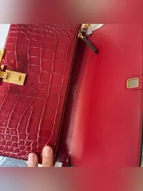 Tory Burch 77037 Eleanor embossed clutch detail