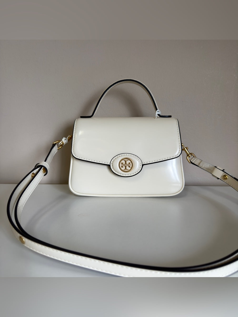 Tory Burch Robinson top handle bag detail