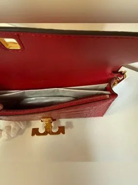Tory Burch 77037 Eleanor embossed clutch detail