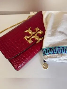 Tory Burch 77037 Eleanor embossed clutch detail