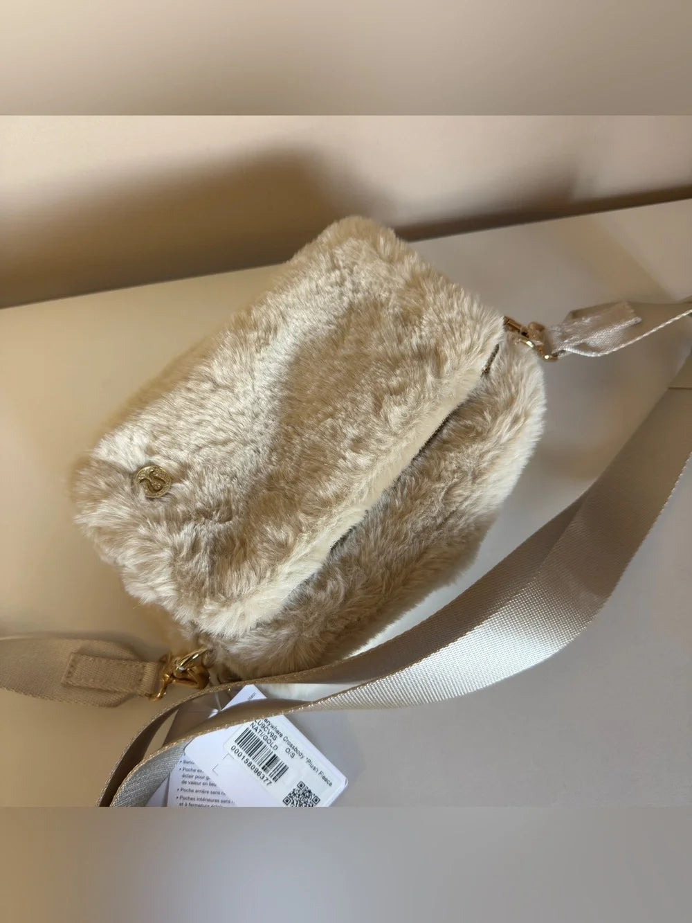 lululemon Everywhere plush fleece crossbody bag detail