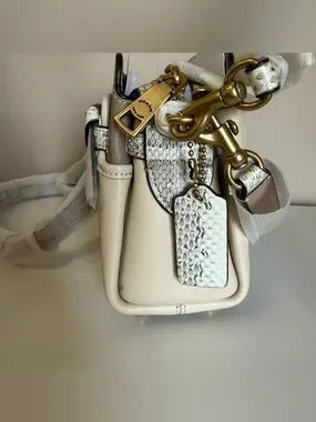 Coach C5371 Tate 18 crossbody bag detail