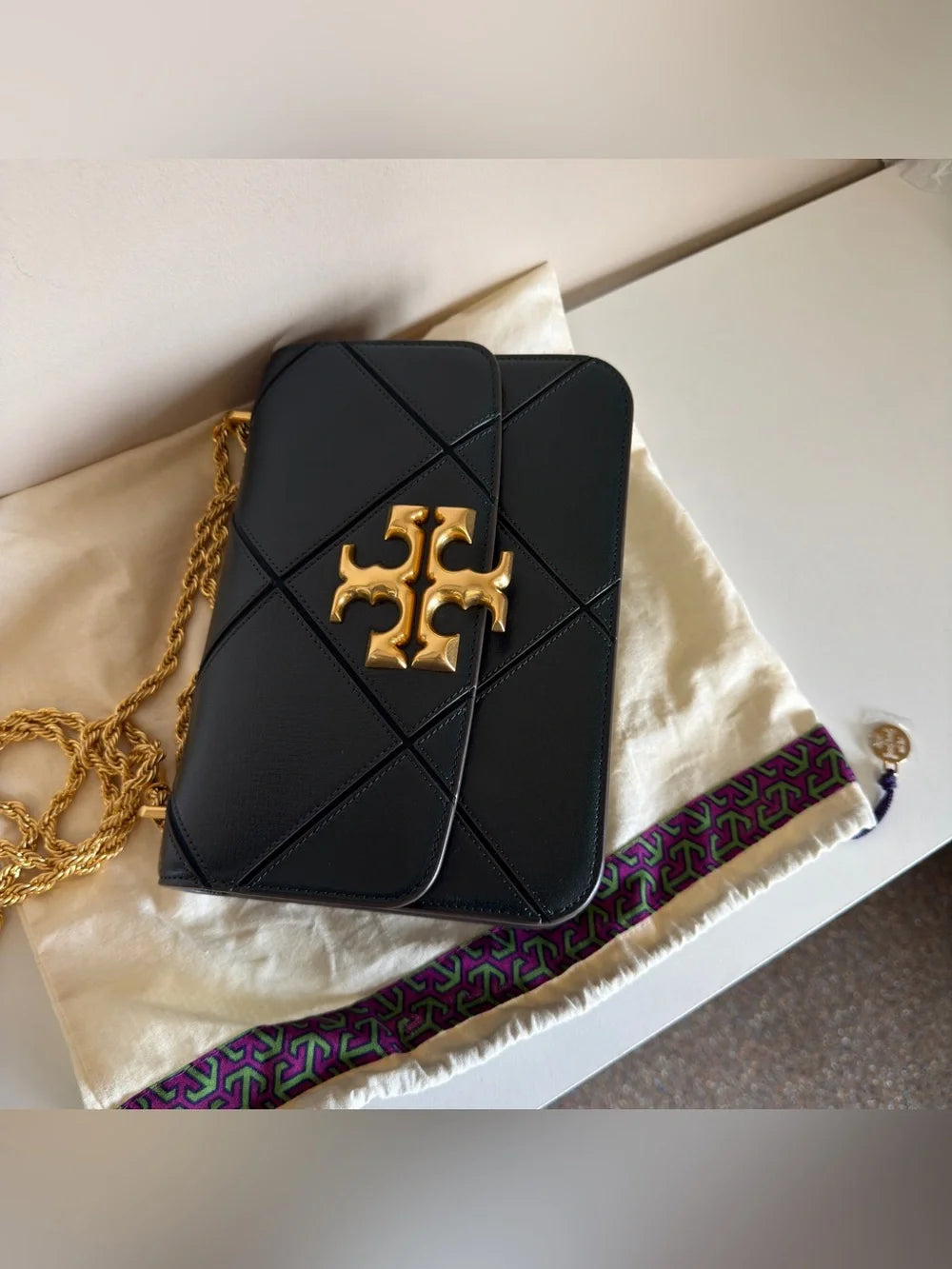 Tory Burch Fleming dark green leather shoulder bag detail