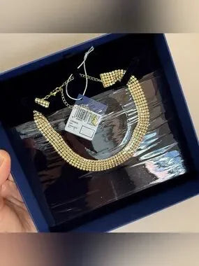 Swarovski gold necklace choker detail