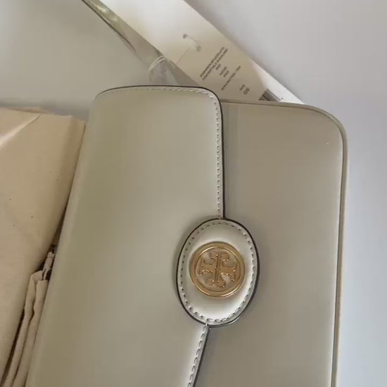Tory Burch Robinson Spazzolato convertible shoulder bag product video