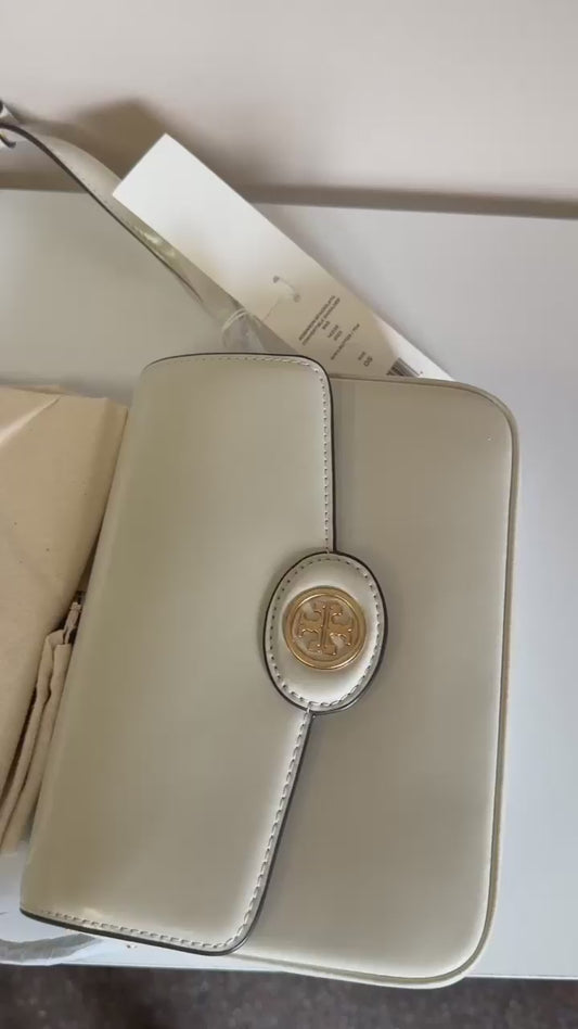 Tory Burch Robinson Spazzolato convertible shoulder bag product video