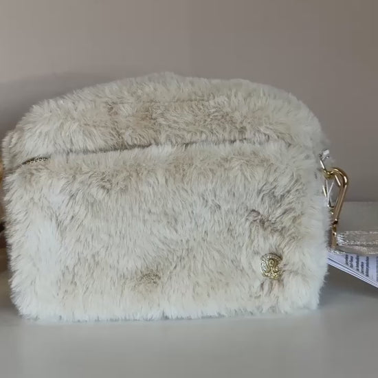 lululemon Everywhere plush fleece crossbody bag product video