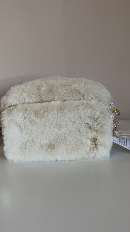 lululemon Everywhere plush fleece crossbody bag product video