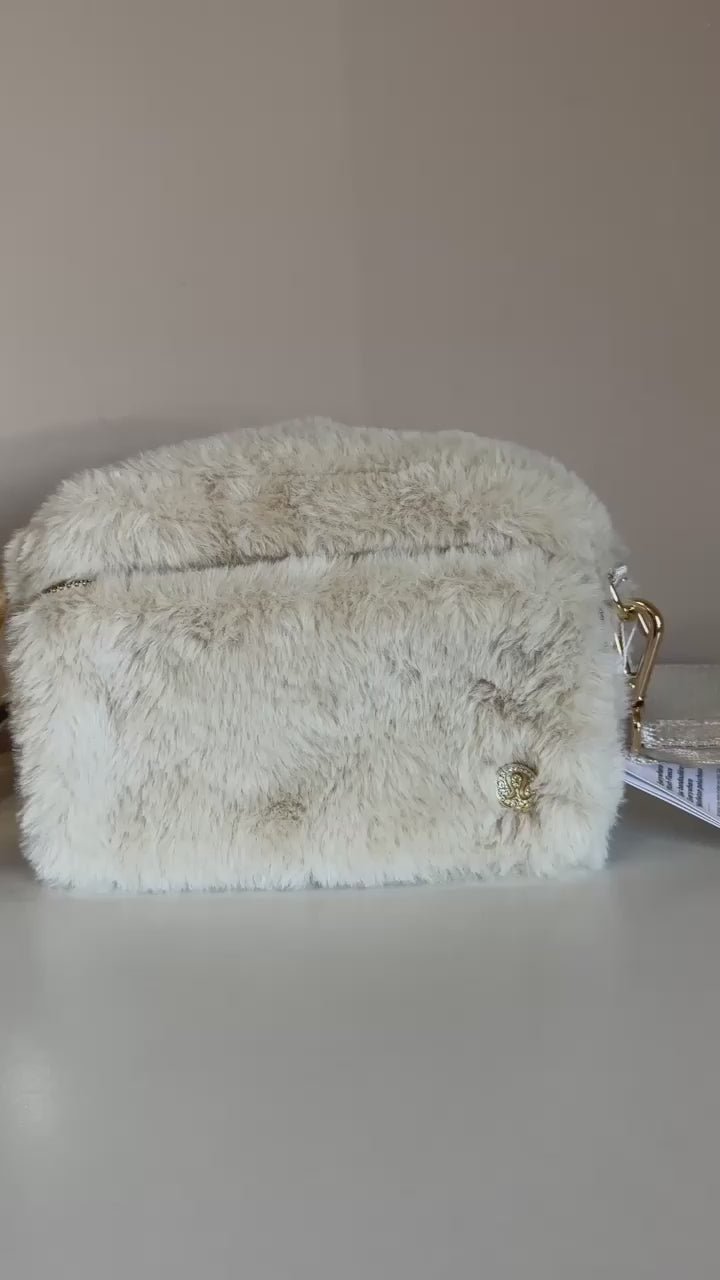 lululemon Everywhere plush fleece crossbody bag product video