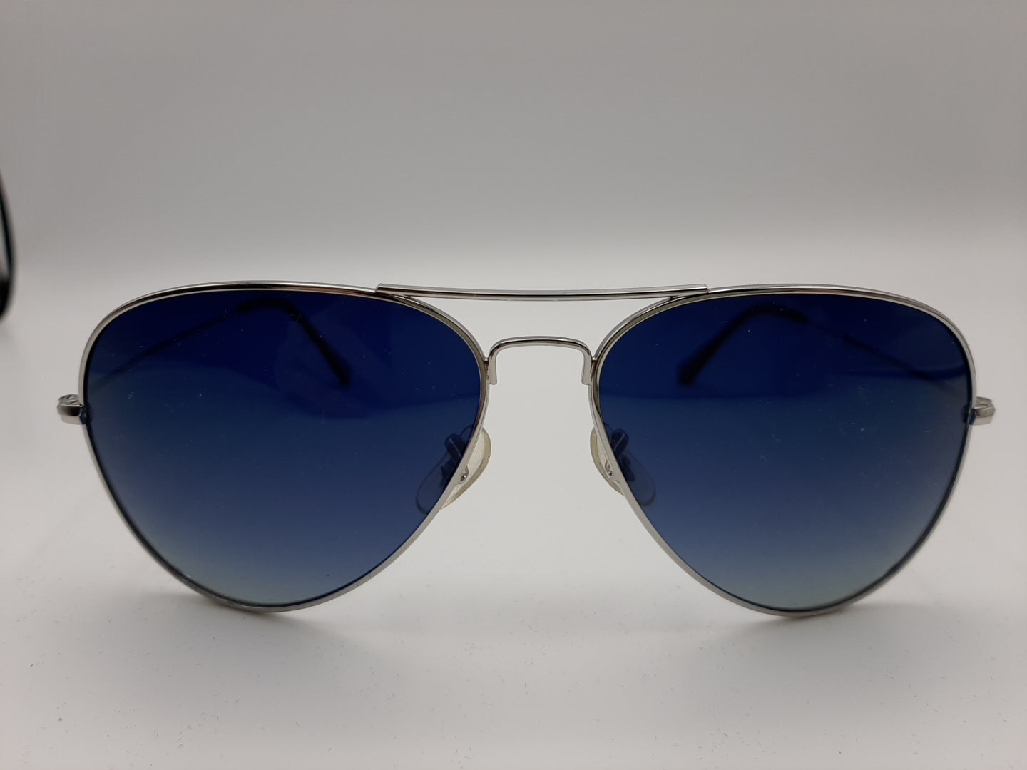 Prive Revaux Women's The Commando Silver Navy Gradient Polarized Sunglasses