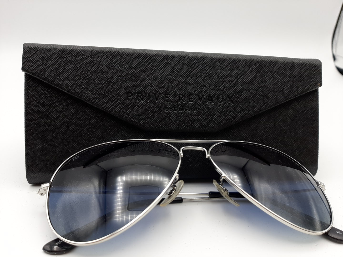 Prive Revaux Women's The Commando Silver Navy Gradient Polarized Sunglasses