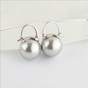 OAOA Pearl Drop Earrings - White